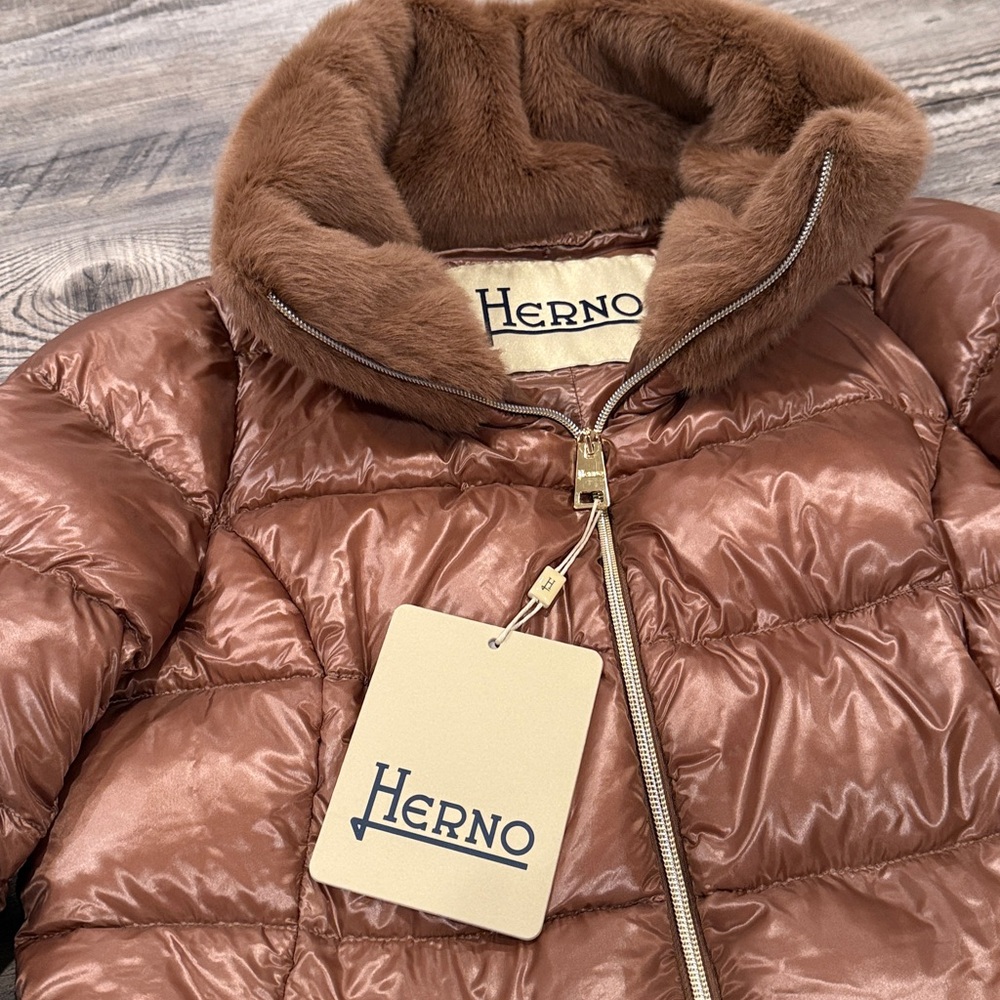 NWT Herno Ultralight Zip-Up Puffer Coat 44 US 8  Jacket Faux Fur Collar NEW! - Picture 9 of 16